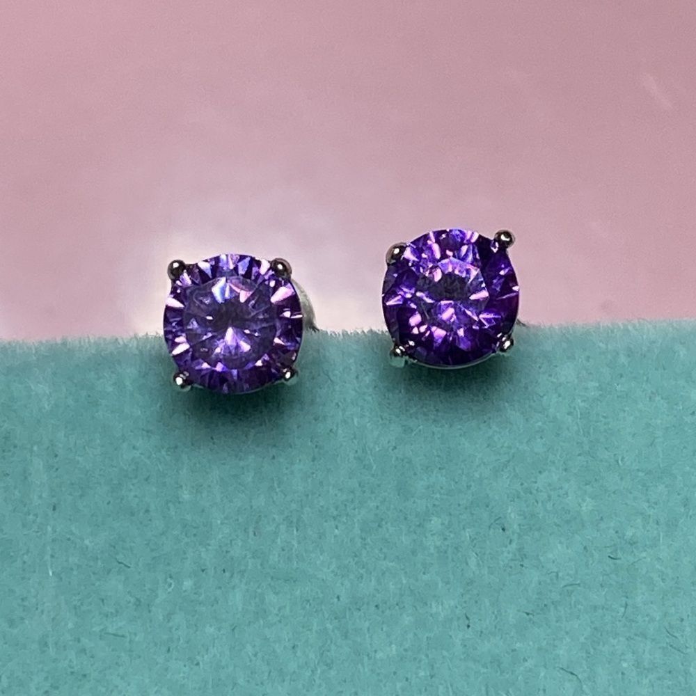 💛 Classic Sterling Silver Round Amethyst Earrings - Picture 2 of 5